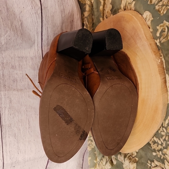 Top Moda booties. Lace up zip sides 3" heel - Picture 7 of 8
